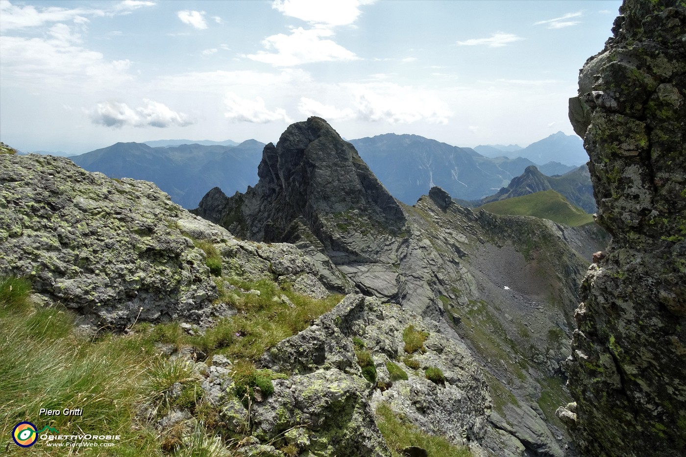 71 Valletto con cresta di salita dal Monte di Sopra.JPG